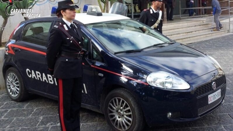 Canicattini Bagni, droga in auto e in casa, arrestato dai Carabinieri