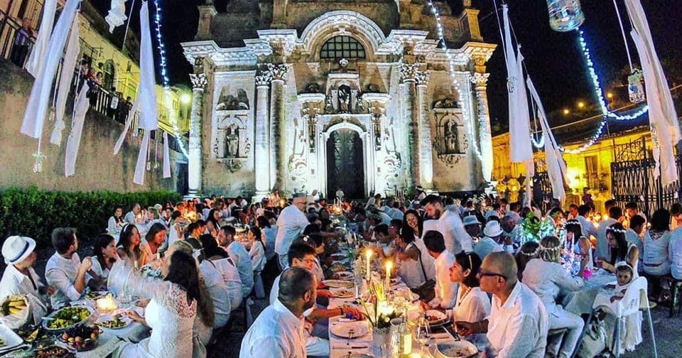 A Buccheri torna la “cena in bianco”: appuntamento da tutto esaurito