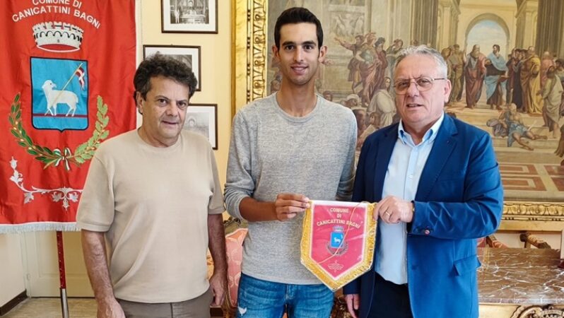 Canicattini, sindaco e assessore incontrano l’azzurro di ciclismo “Gravel” Pierpaolo Ficara, pronto per Europei e Mondiale