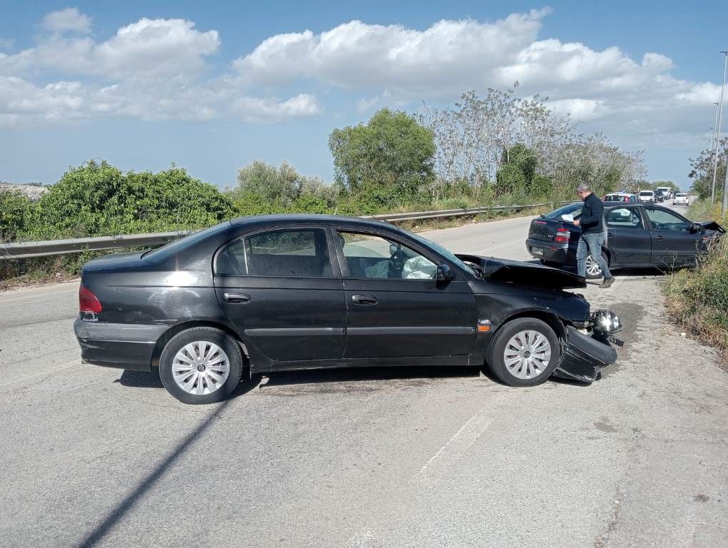 Ancora incidenti stradali sulla “Maremonti” alle porte di Canicattini Bagni: 4 feriti